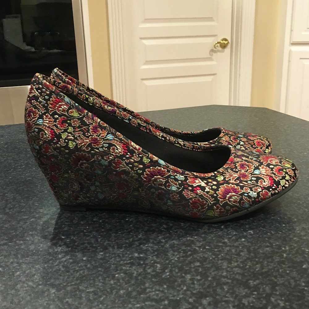 Pretty Tapestry Wedge Shoes - Rocket Dog, size 8.5